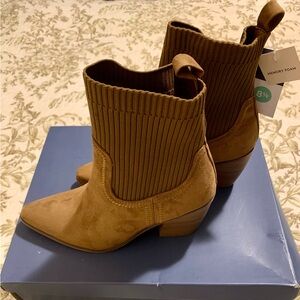 Universal Thread Western Boots NWT